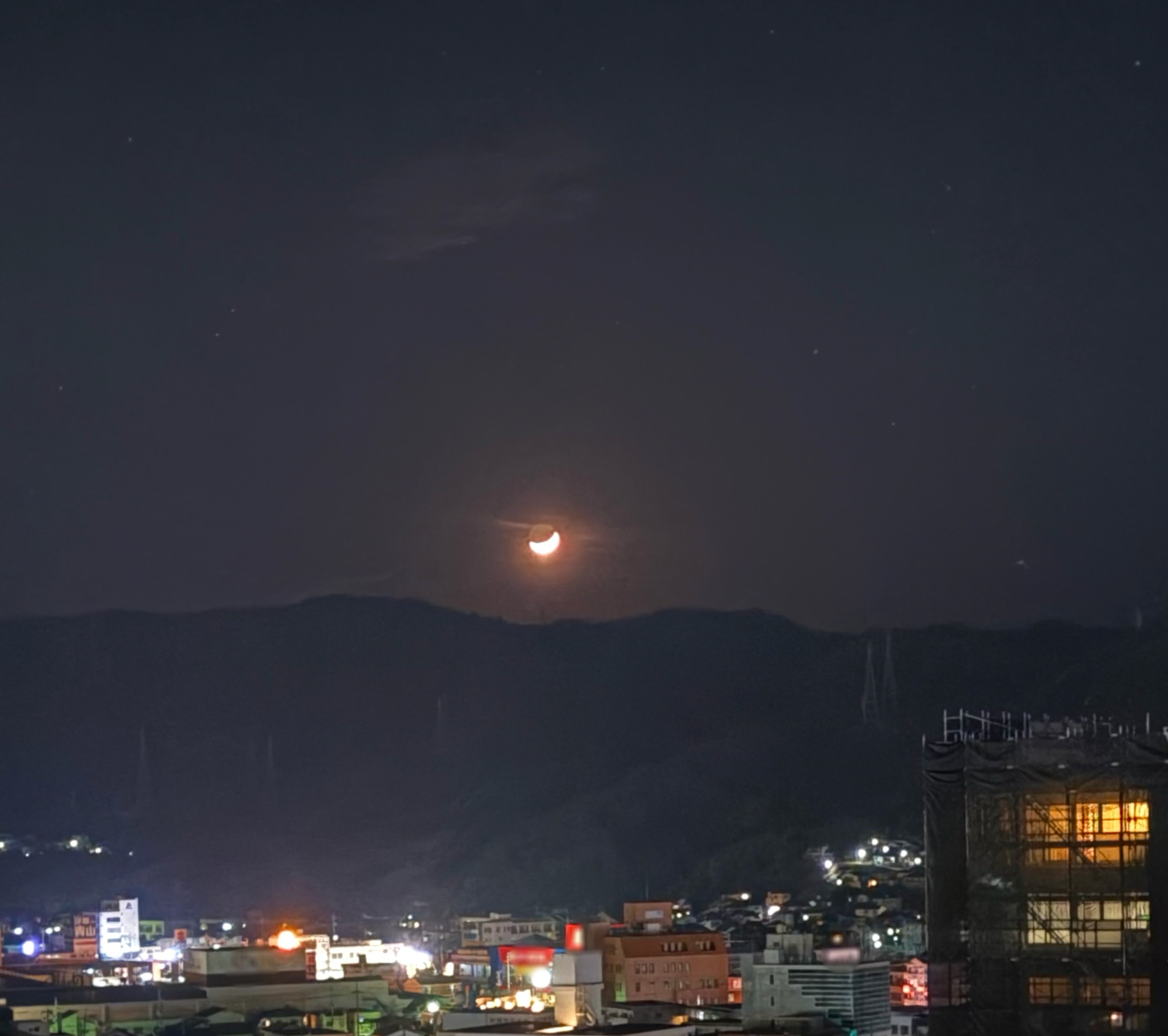 閉め忘れたカーテン